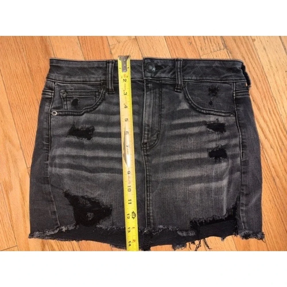 American Eagle Black Distressed Denim Mini Skirt‎ Raw Hem Size 8 T57-11